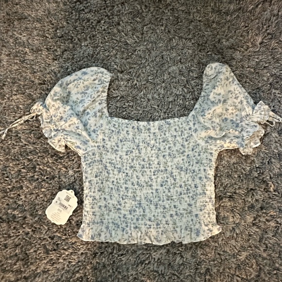 Super cute altered state floral top size small! Great for summer and spring - Picture 3 of 3